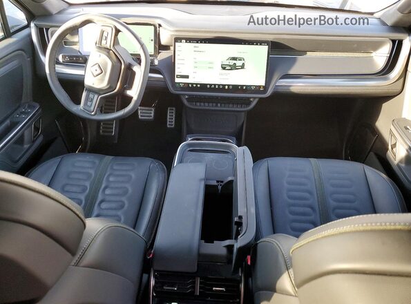 7PDSGBBA2RN039672 2024 RIVIAN R1S White Dashboard view