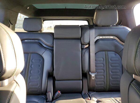 7PDSGBBA2RN039672 2024 RIVIAN R1S White Rear seats view