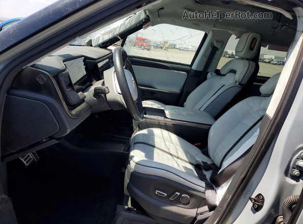 7PDSGBBA3RN034657 2024 RIVIAN R1S Gray წინა სალონის ხედი