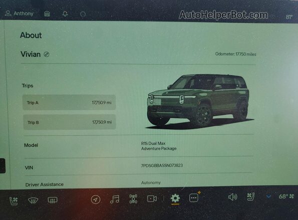 7PDSGBBA5SN073823 2025 RIVIAN R1S Green Вид щитка приладів
