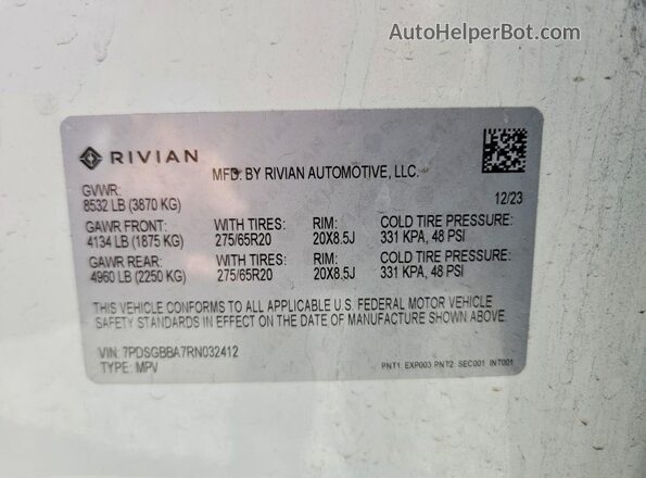 7PDSGBBA7RN032412 2024 RIVIAN R1S Белый Вид наклейки с VIN-кодом