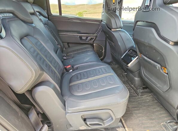 7PDSGBBA7RN032412 2024 RIVIAN R1S Белый Вид задней части салона