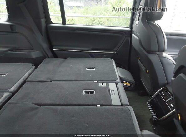 7PDSGBBA8SN065411 2025 RIVIAN R1S Black VIN sticker view