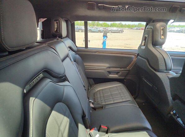 7PDSGCBP5SN060757 2025 RIVIAN R1S Красный Вид задней части салона