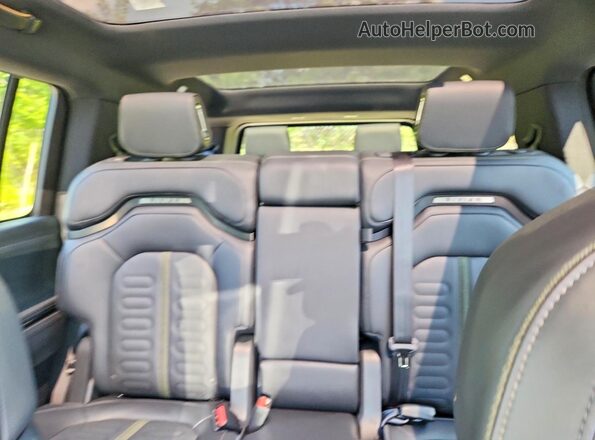 7PDSGFBA3TN084344 2026 RIVIAN R1S Green უკანა სავარძლების ხედი