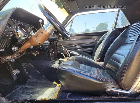 7R01C194933 1967 FORD MUSTANG Черный Вид салона спереди
