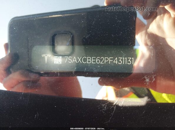 7SAXCBE62PF431131 2023 TESLA MODEL X Red Engine compartment view