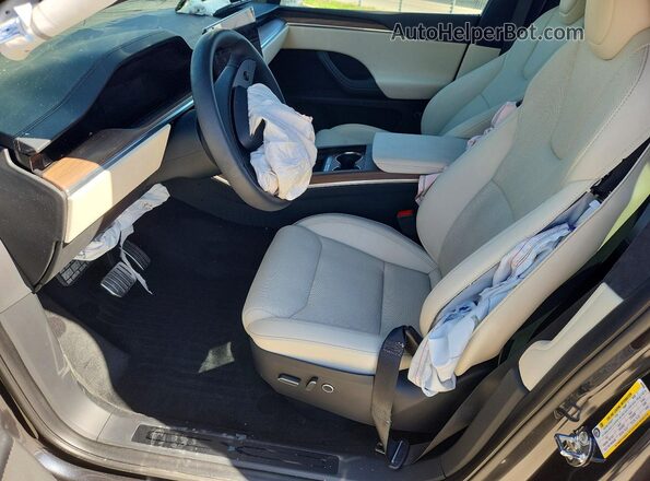 7SAXCDE57RF444592 2024 TESLA MODEL Black Вид салону спереду