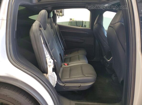7SAXCDE59NF343581 2022 TESLA MODEL White Widok tylnych siedzeń