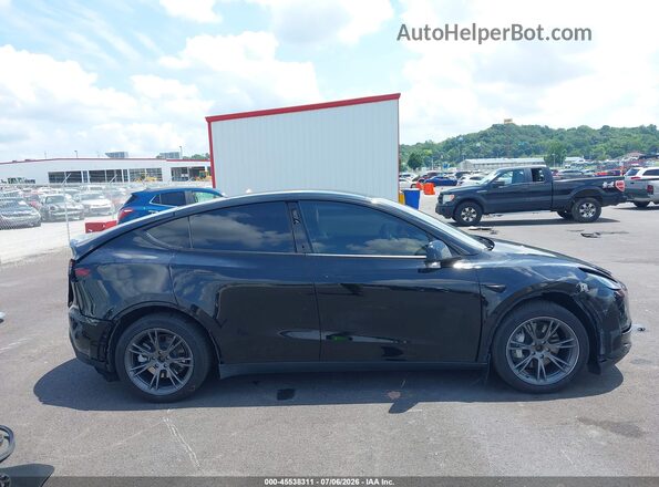 7SAYGAEE0SF269048 2025 TESLA MODEL Y Black Widok z przodu