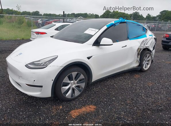 7SAYGAEE1NF363802 2022 TESLA MODEL Y White Առջևի ձախ երեք քառորդ տեսարան