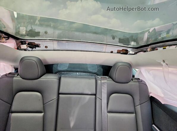7SAYGAEE1NF549808 2022 TESLA MODEL White Widok tylnych siedzeń