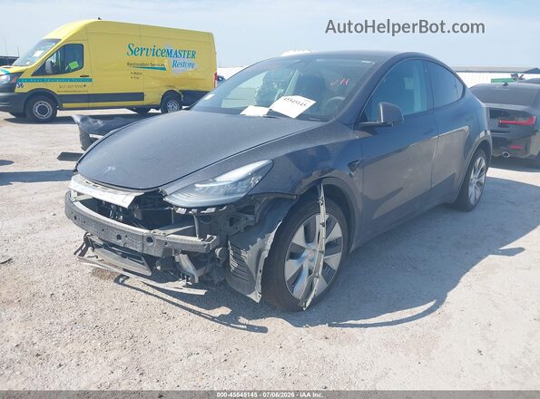 7SAYGAEE1PF610447 2023 TESLA MODEL Y Gray Vista tres cuartos delantera izquierda