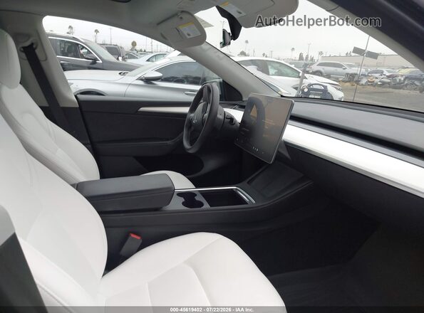 7SAYGAEE2PF646437 2023 TESLA MODEL Y Black Widok wnętrza z przodu