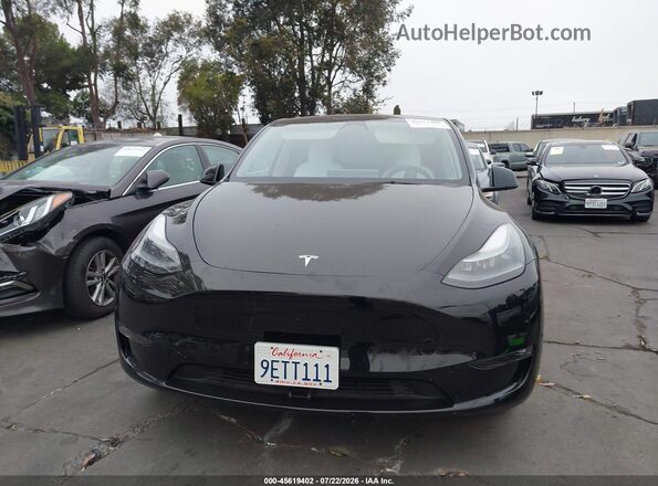 7SAYGAEE2PF646437 2023 TESLA MODEL Y Black Widok deski rozdzielczej