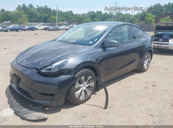 7SAYGAEE2RF002827 2024 TESLA MODEL Y Gray Vista tres cuartos delantera izquierda