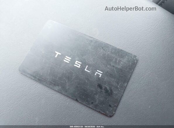7SAYGAEE2RF002827 2024 TESLA MODEL Y Gray Vista del salpicadero