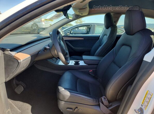 7SAYGAEE2RF008613 2024 TESLA MODEL White წინა სალონის ხედი