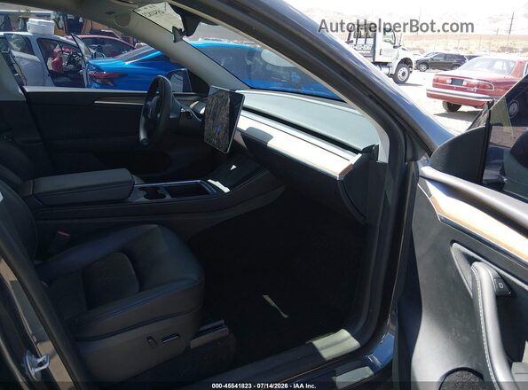 7SAYGAEE3PF902486 2023 TESLA MODEL Y Gray Widok wnętrza z przodu