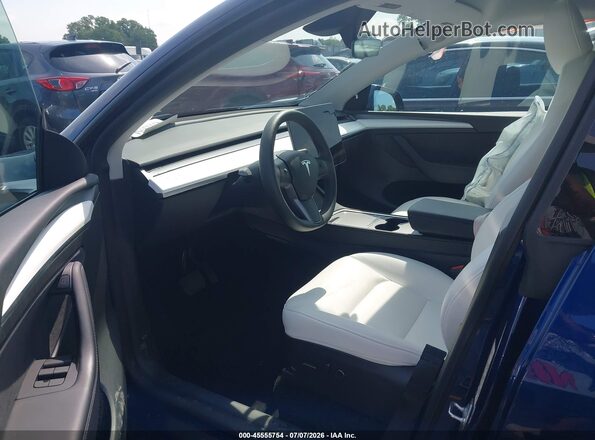 7SAYGAEE3RF164546 2024 TESLA MODEL Y Blue Вид салону спереду