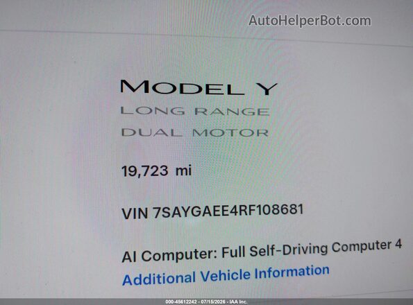 7SAYGAEE4RF108681 2024 TESLA MODEL Y Gray Widok tylnych siedzeń