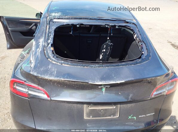 7SAYGAEE4RF108681 2024 TESLA MODEL Y Gray Widok z przodu