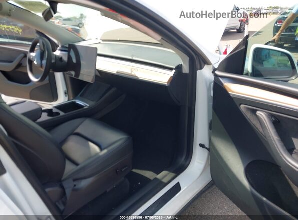 7SAYGAEE5PF629549 2023 TESLA MODEL Y White წინა სალონის ხედი