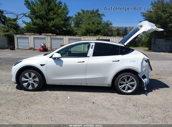 7SAYGAEE5PF703083 2023 TESLA MODEL Y White Սալոնի 360 աստիճան տեսք
