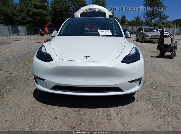7SAYGAEE5PF703083 2023 TESLA MODEL Y White Սարքավորումների վահանակի տեսք