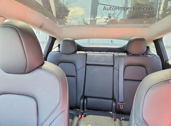 7SAYGAEE5RF182904 2024 TESLA MODEL White უკანა სავარძლების ხედი