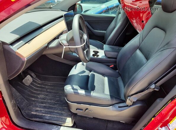 7SAYGAEE6NF350835 2022 TESLA MODEL Red Вид салону спереду