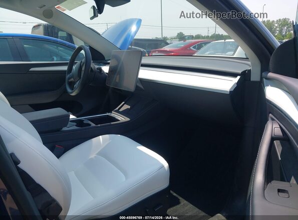 7SAYGAEE6PF779816 2023 TESLA MODEL Y Blue Front interior view