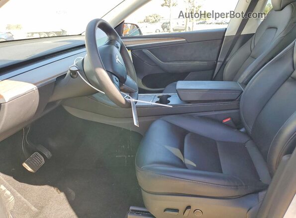 7SAYGAEE6RF206692 2024 TESLA MODEL White Front interior view