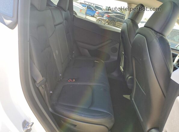 7SAYGAEE6RF206692 2024 TESLA MODEL White Rear seats view