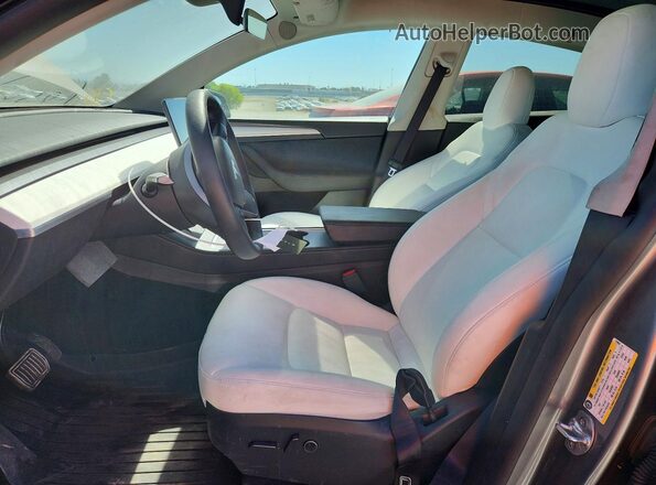 7SAYGAEE6SF219870 2025 TESLA MODEL Gray Vista interior delantera