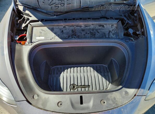 7SAYGAEE6SF219870 2025 TESLA MODEL Gray Vista interior trasera
