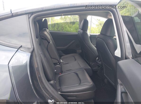7SAYGAEE7RF200674 2024 TESLA MODEL Y Gray Vista de los asientos traseros