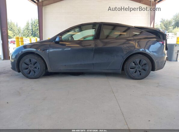7SAYGAEE8RF170164 2024 TESLA MODEL Y Gray Widok wnętrza z tyłu