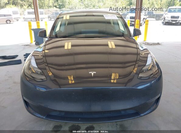 7SAYGAEE8RF170164 2024 TESLA MODEL Y Gray Widok deski rozdzielczej