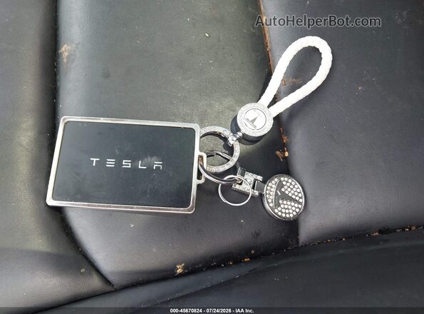 7SAYGAEE8RF185442 2024 TESLA MODEL Y Black Առջևի վահանակի տեսք