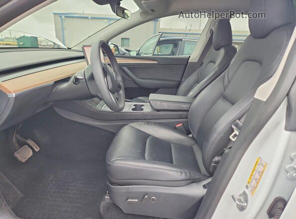 7SAYGAEE8SF247833 2025 TESLA MODEL Белый Вид салона спереди