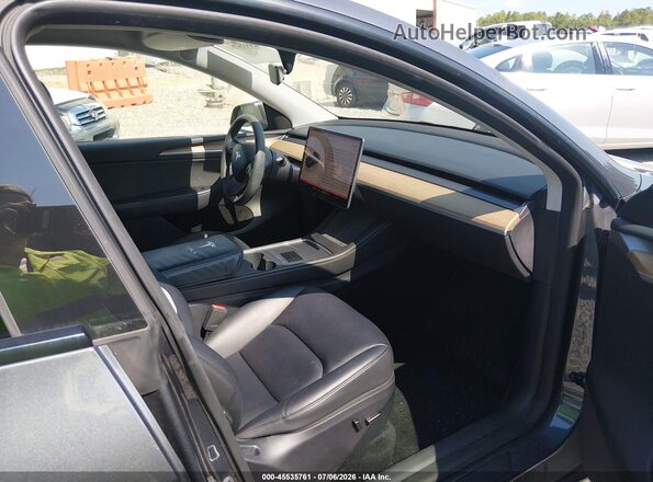 7SAYGAEE9PF788283 2023 TESLA MODEL Y Gray Front interior view