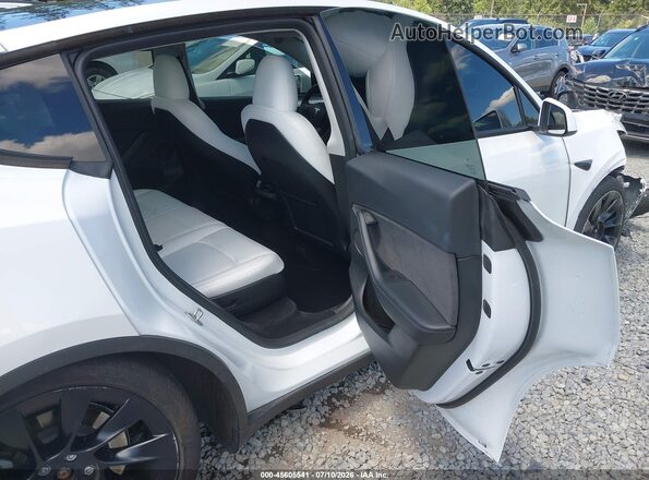 7SAYGAEE9PF884124 2023 TESLA MODEL Y White Widok naklejki z numerem VIN