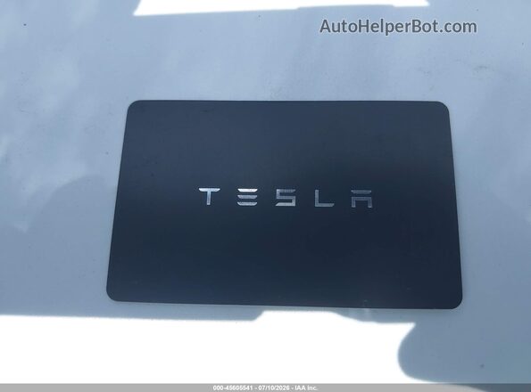 7SAYGAEE9PF884124 2023 TESLA MODEL Y White Widok deski rozdzielczej
