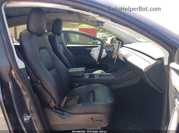 7SAYGAEEXPF620474 2023 TESLA MODEL Y Gray Front interior view