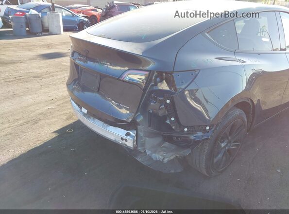 7SAYGAEEXSF246232 2025 TESLA MODEL Y Gray Widok z przodu