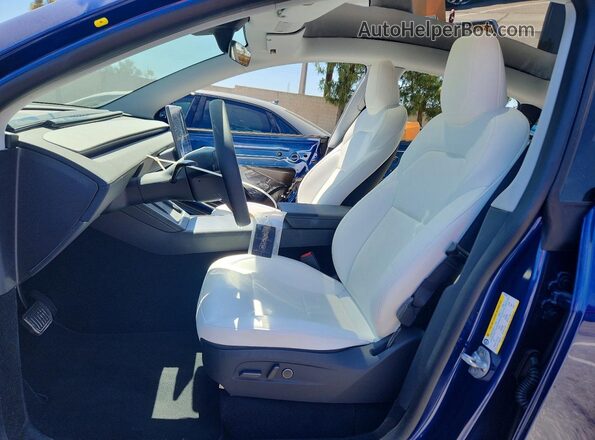 7SAYGDED0TF547182 2026 TESLA MODEL Blue Widok wnętrza z przodu