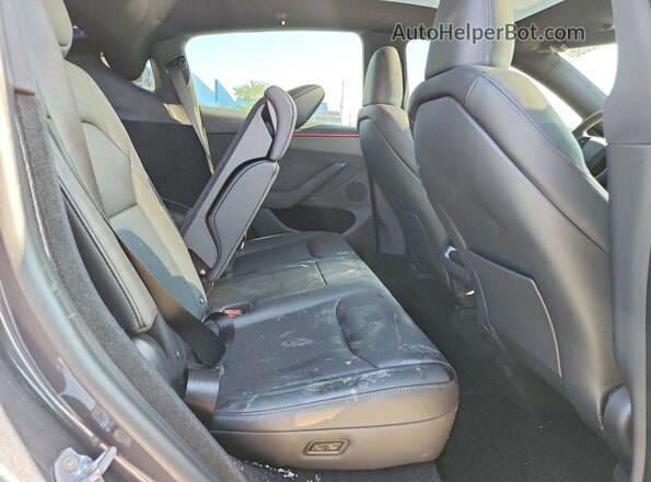 7SAYGDED0TF616579 2026 TESLA MODEL Gray Vista de los asientos traseros