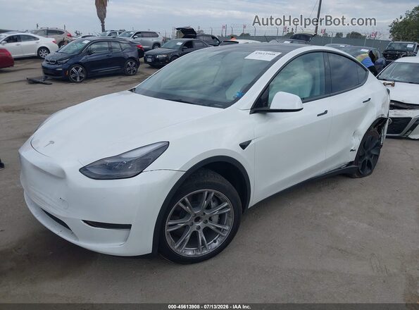 7SAYGDED1RF011396 2024 TESLA MODEL Y White Առջևի ձախ երեք քառորդ տեսարան