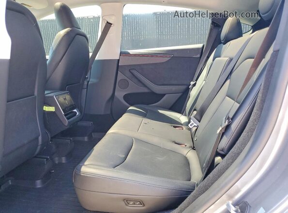 7SAYGDED1TA430045 2026 TESLA MODEL Gray Vista interior trasera